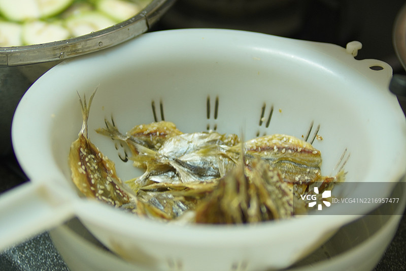 黄条鲹 Selaroides leptolepis图片素材