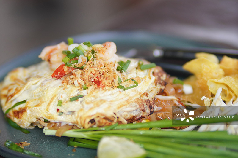 泰式虾仁炒面图片素材