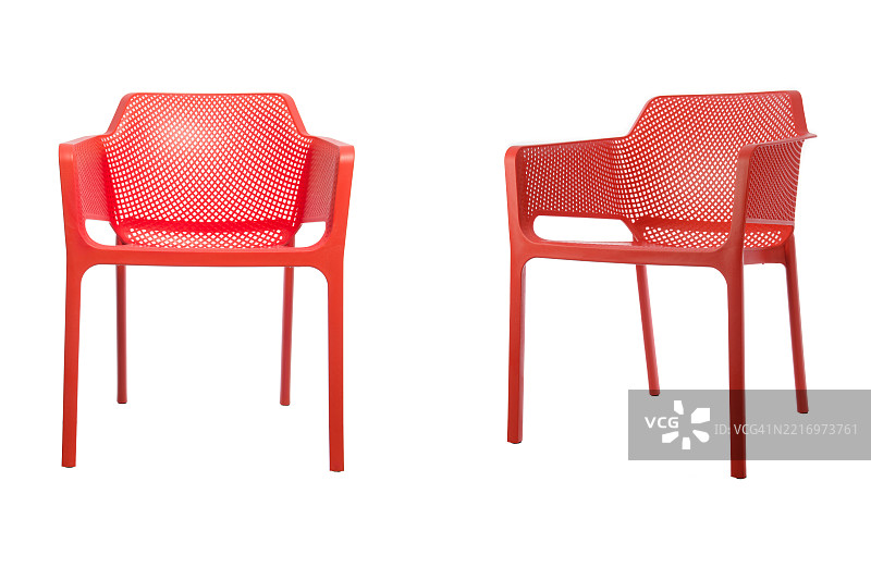 两个红色塑料扶手椅在白色背景上图片素材