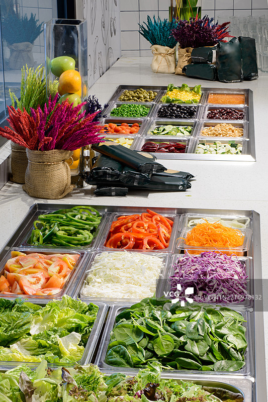 沙拉吧的各式蔬菜图片素材