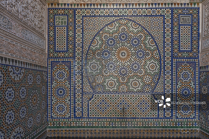 摩洛哥马拉喀什公共水泉上的装饰性瓷砖，泽利赫风格图片素材