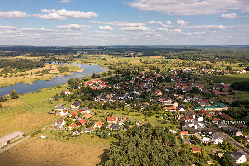 拉茨多夫及奥得河的鸟瞰图图片素材