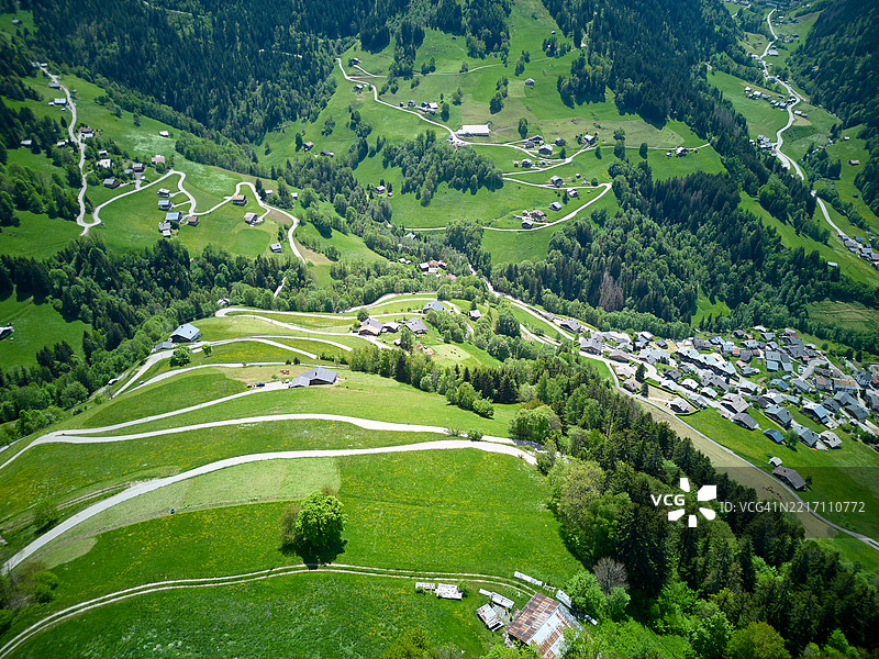 蜿蜒的山路图片素材