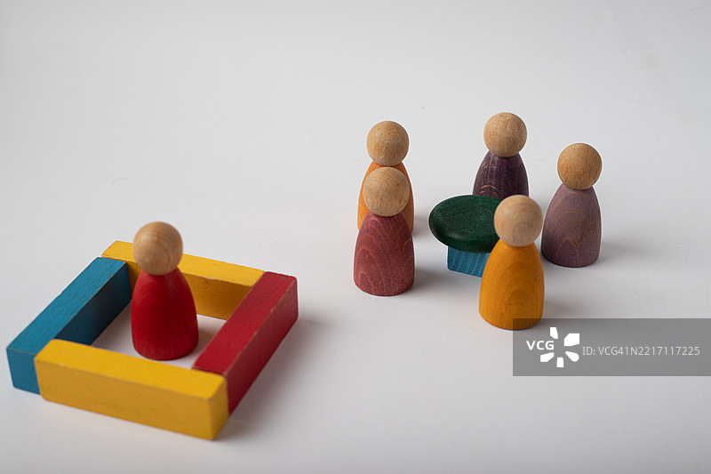 孤立、排斥或保护：群体内部的概念分歧图片素材