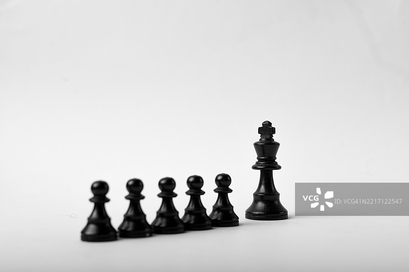 领导层级：棋王引领卒子图片素材