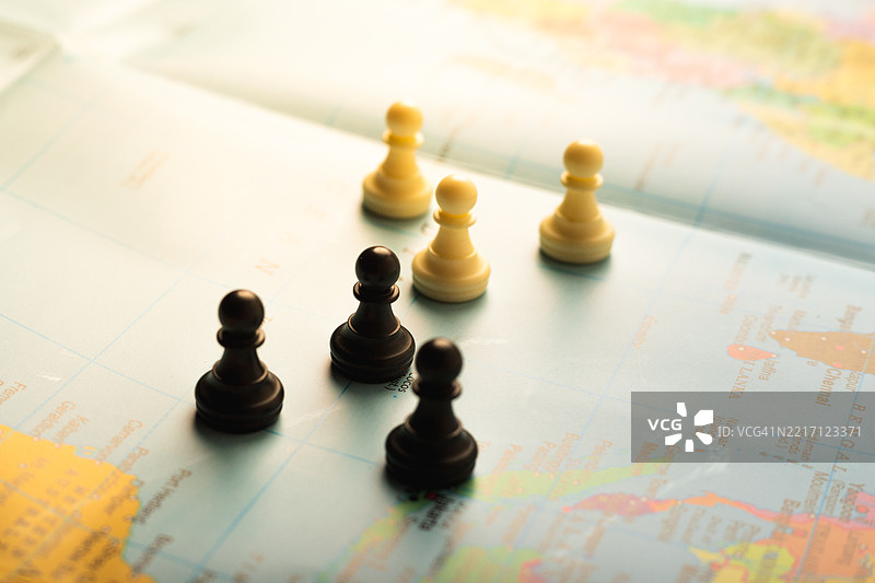 世界地图上的棋子图片素材