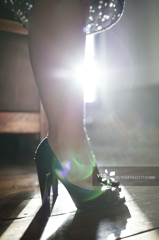 穿高跟鞋的女人图片素材