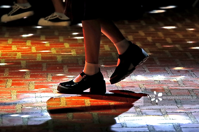 舞者们在练习交际舞图片素材