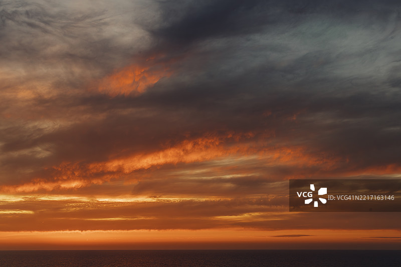 五彩斑斓的地中海日落图片素材