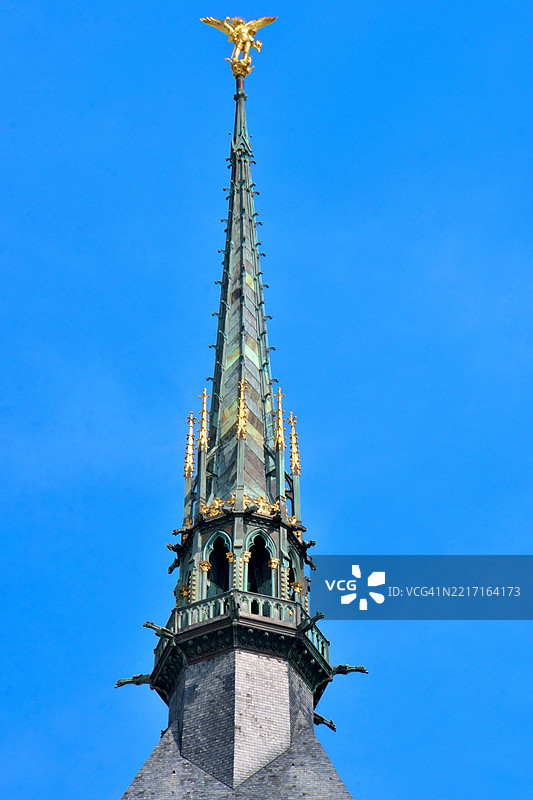 蒙圣米歇尔。大天使圣米歇尔斩杀启示录中的龙图片素材