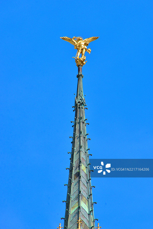蒙圣米歇尔。大天使圣米歇尔斩杀启示录中的龙图片素材