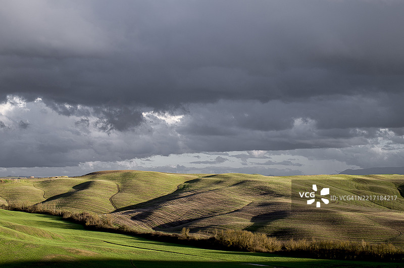 意大利托斯卡纳阿西亚诺的天空与土地的美丽景色图片素材