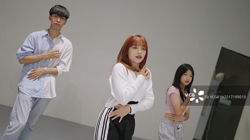 跳舞是我们生活的一部分。图片素材