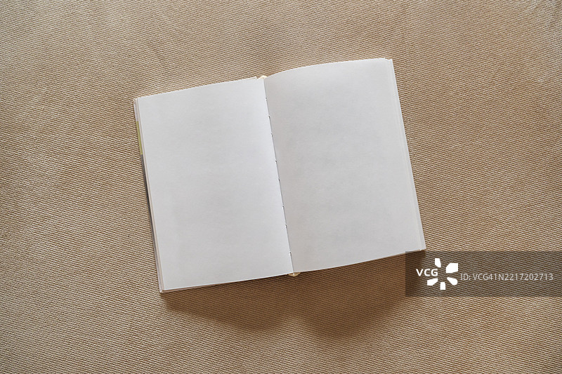 空白页面书籍的俯视图样机图片素材