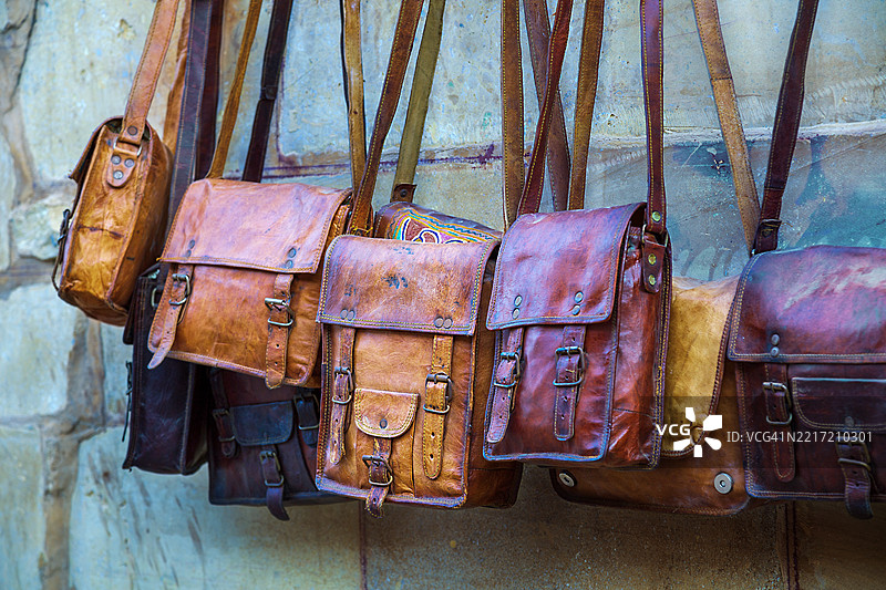 印度杰伊萨尔梅尔展出的手工纪念品包图片素材