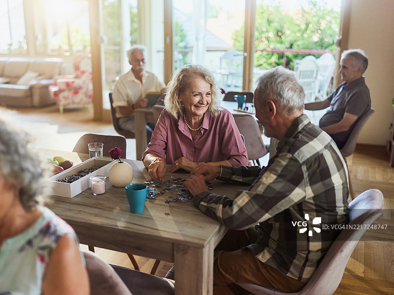 养老院的休闲游戏！图片素材