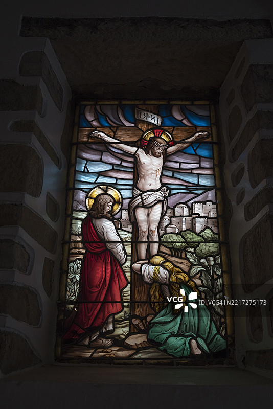 圣安德烈斯·德·泰希多圣所的基督十字架彩色玻璃画图片素材