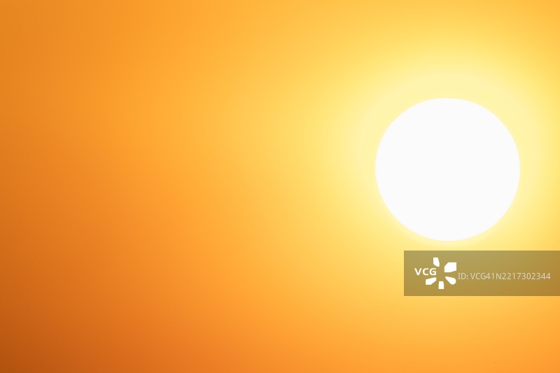 全球变暖，全球沸腾，气候危机与灾难性的热浪，气候变化，阳光与炙热的热浪图片素材