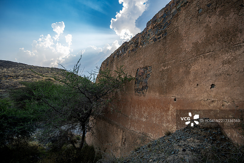 历史悠久的塔拉巴大坝，位于沙特阿拉伯的塔伊夫市附近图片素材