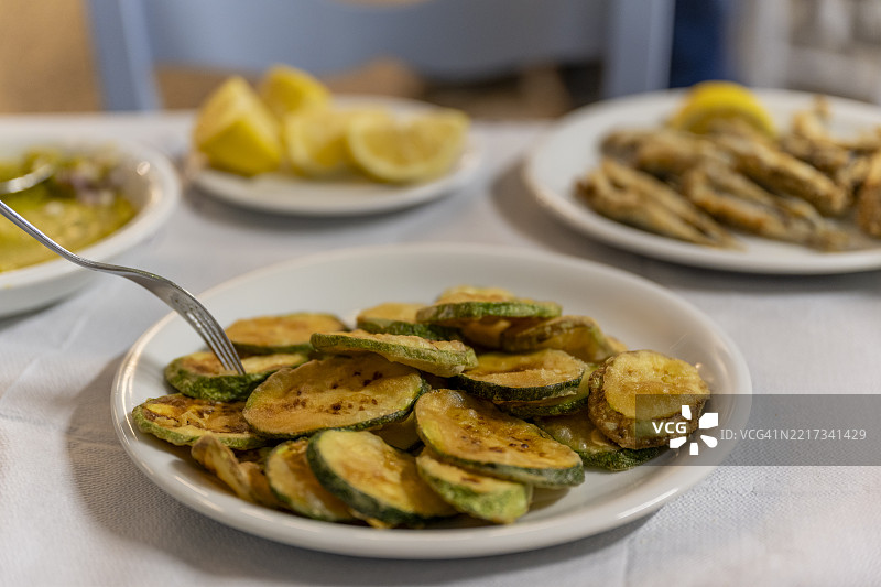 希腊美食 - 炸西葫芦 - 莱斯沃斯岛，希腊图片素材