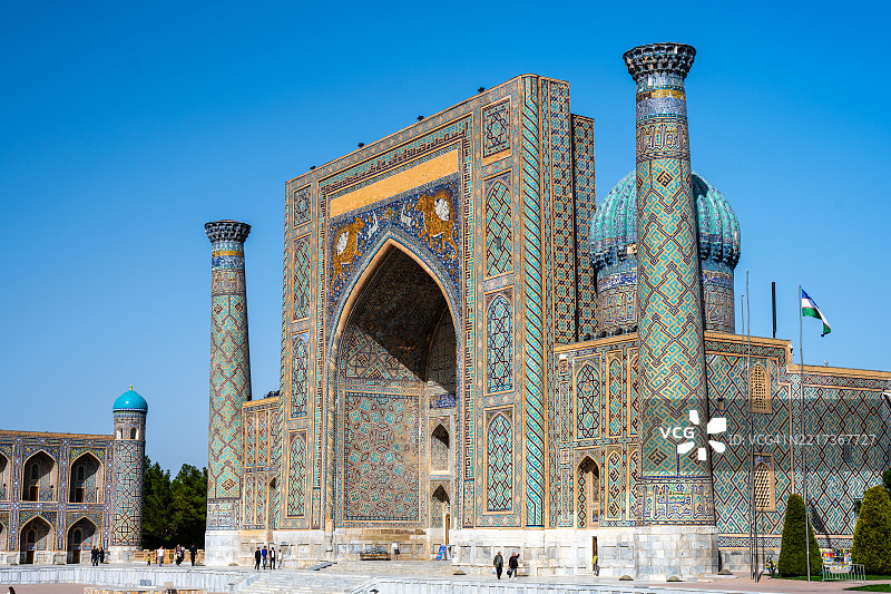 撒马尔罕的雷吉斯坦广场和提利亚-科里神学院图片素材