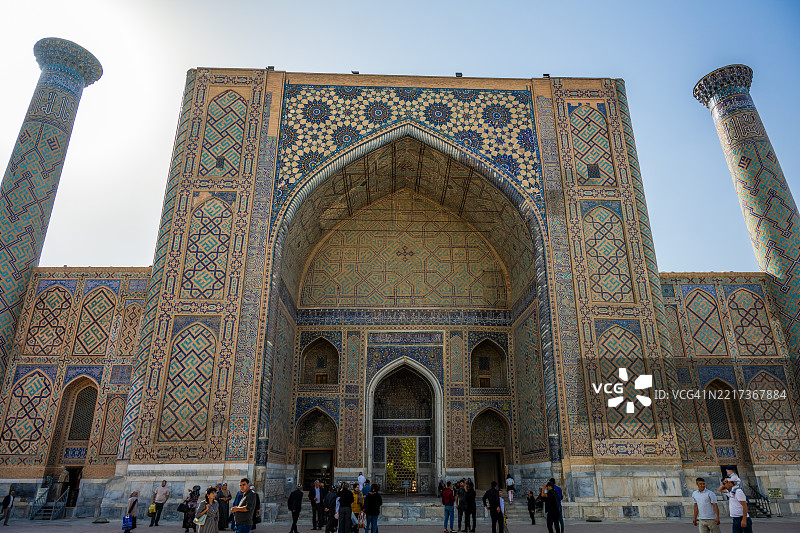 乌鲁格别克宗教学校在雷吉斯坦广场的入口图片素材