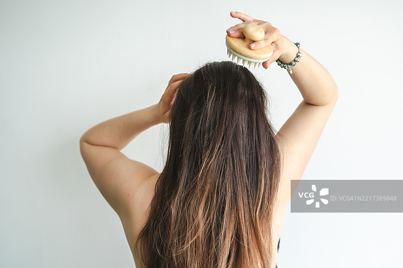 女性梳头 - 日常美容程序图片素材