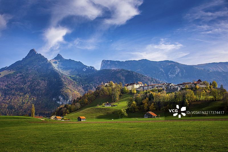 田野与天空的美丽景色图片素材