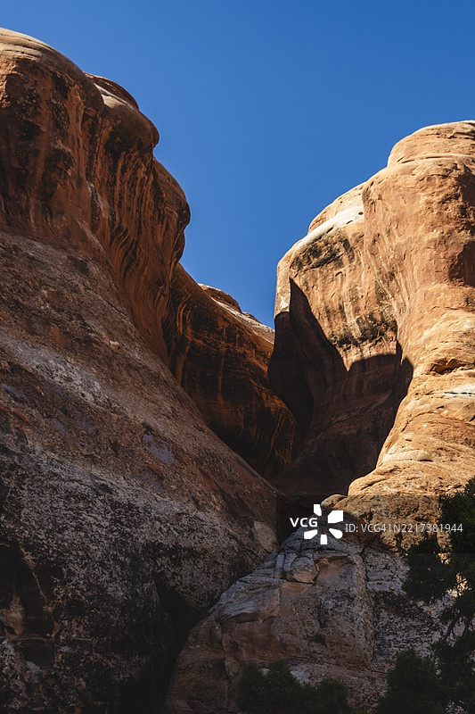 岩石形成的低角度视图，汤普森，犹他州，美国图片素材