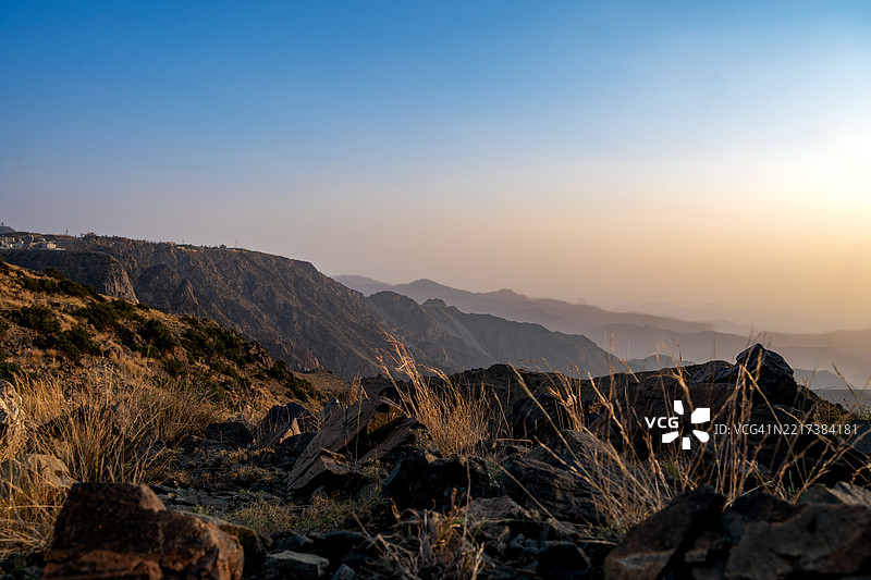 沙特阿拉伯塔伊夫阿尔哈达的美丽山路风景图片素材