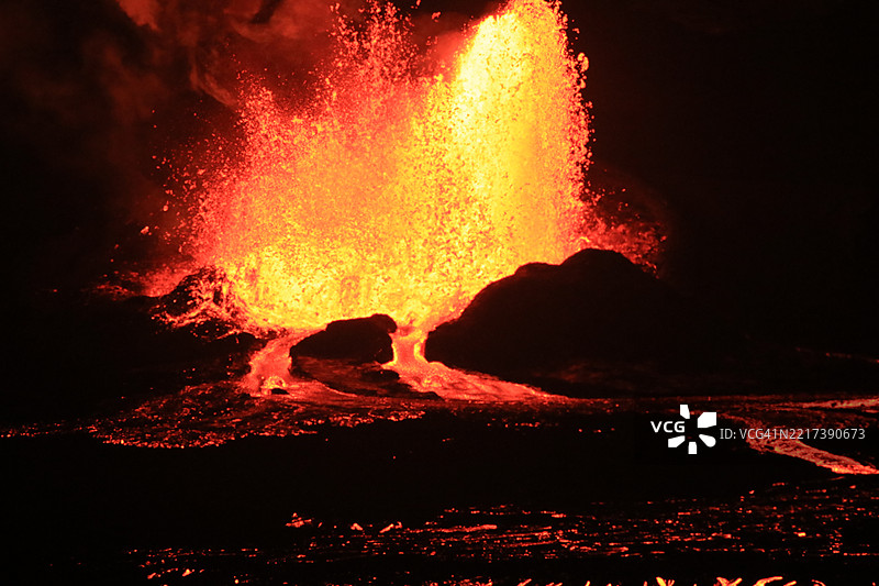 第21集夜间北口喷发的剧烈熔岩喷发图片素材