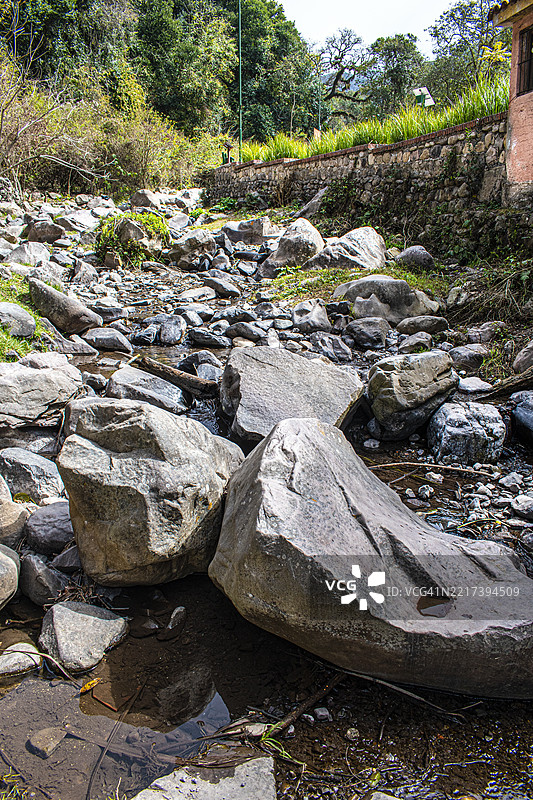 圣洛伦佐峡谷，圣洛伦佐河谷，阿根廷萨尔塔。岩石、溪流和自然的风景。图片素材