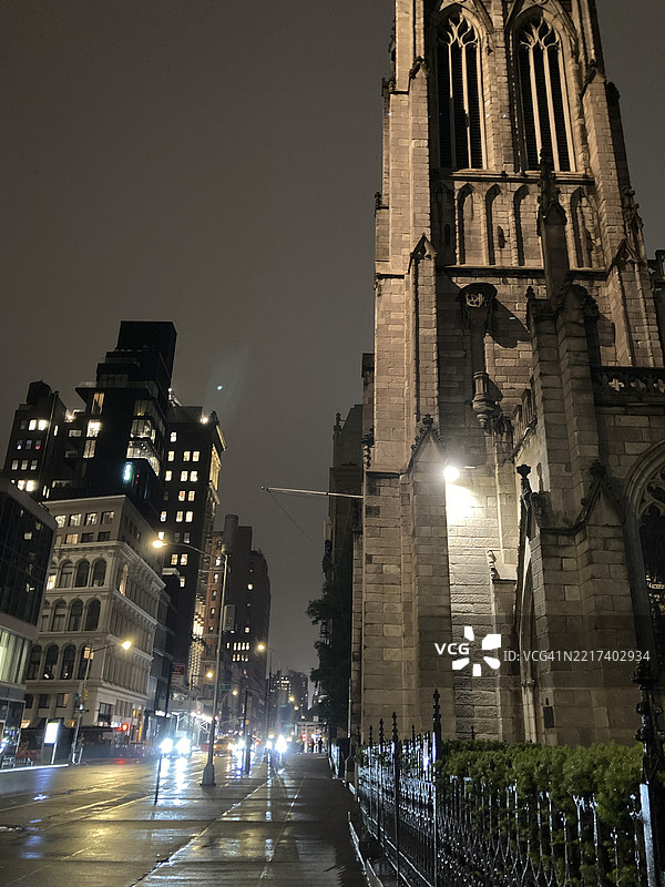 夜晚的格雷斯教堂与百老汇图片素材