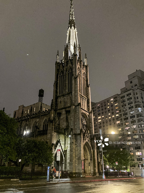 夜晚的格雷斯教堂与百老汇图片素材