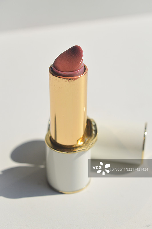 未消费核心：使用过的口红图片素材