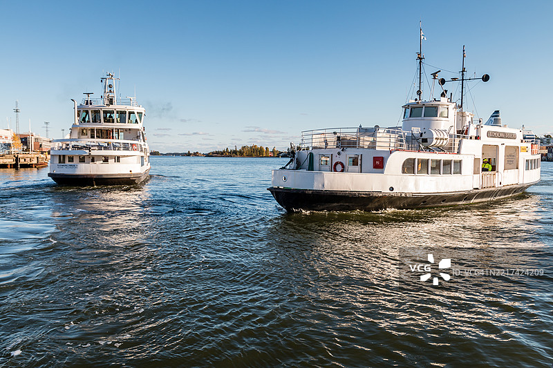 赫尔辛基港口的渡轮图片素材