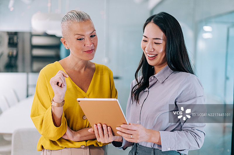 办公室里的商务人士。图片素材