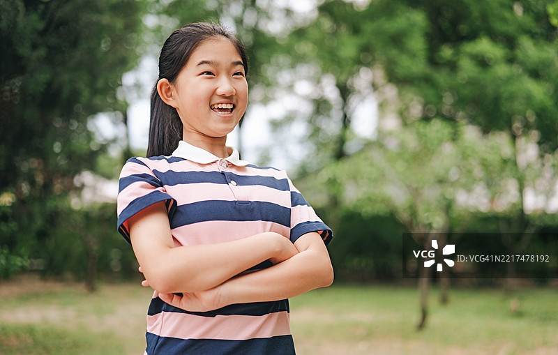 快乐的小女孩图片素材