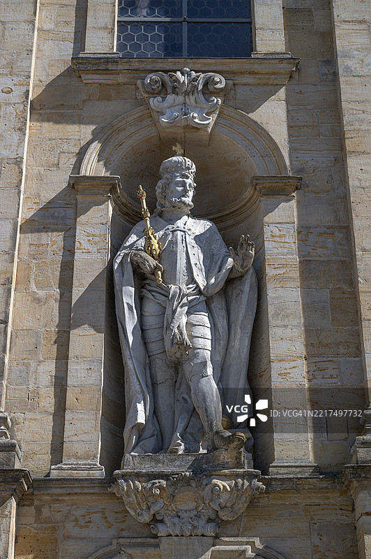 亨利二世的雕塑位于德国巴伐利亚州上弗兰肯的戈斯韦因施泰因最圣三位一体教区和朝圣教堂大教堂内图片素材