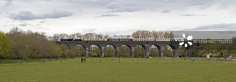 GWSR蒸汽铁路，斯坦威高架桥，布罗德威，科茨沃尔德，英格兰，英国图片素材