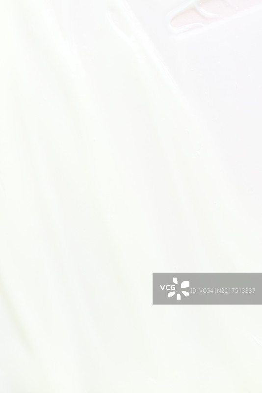 白色调的奶油质感表面特写，突出光滑和光泽的外观图片素材