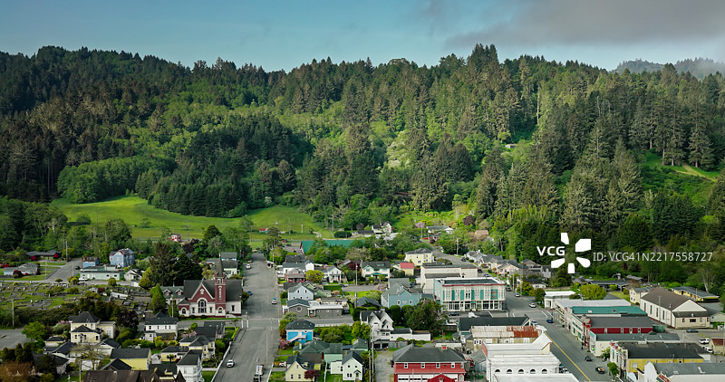加利福尼亚州洪堡县自然保护区和村庄的航拍图图片素材