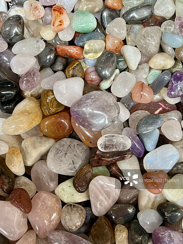 五彩缤纷的磨光宝石组合图片素材