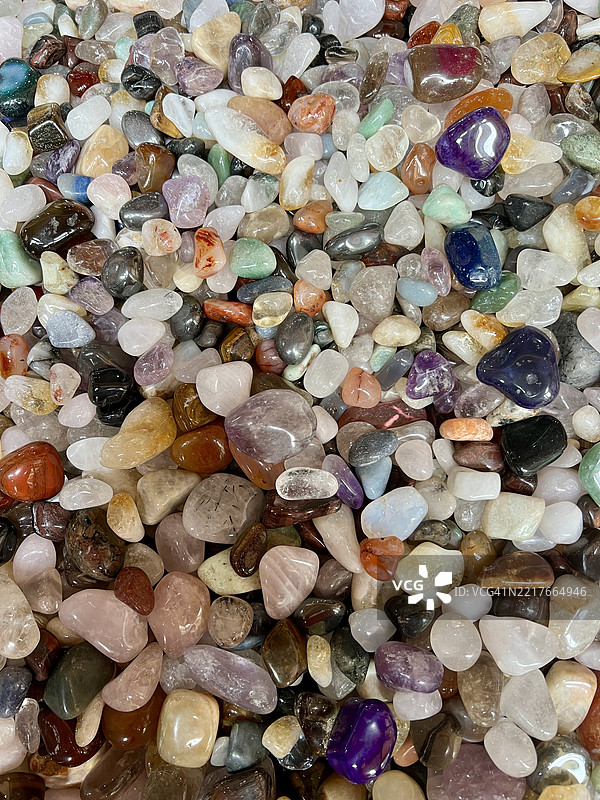 五彩缤纷的磨光宝石组合图片素材