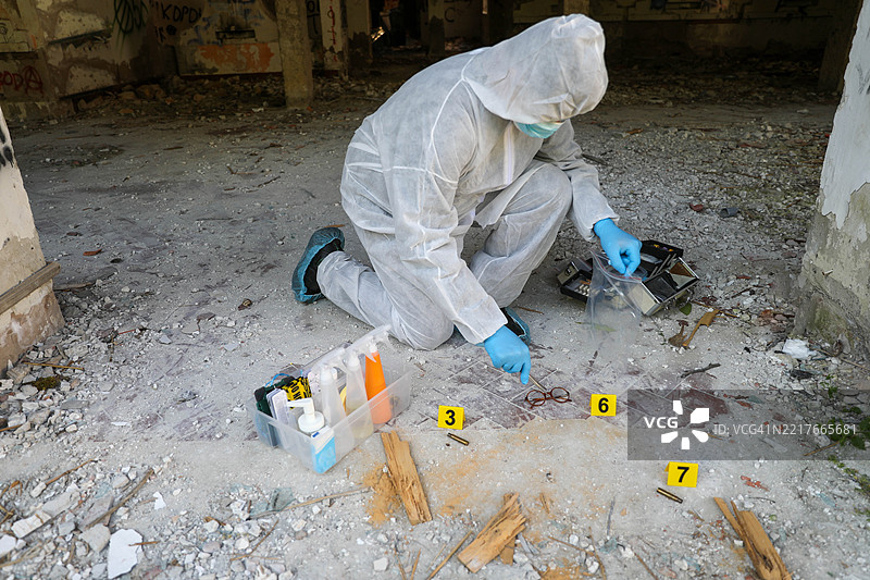 犯罪现场的首席法医专家图片素材