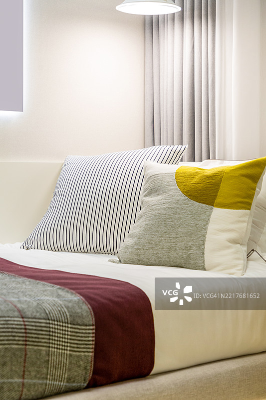 卧室内的床景图片素材