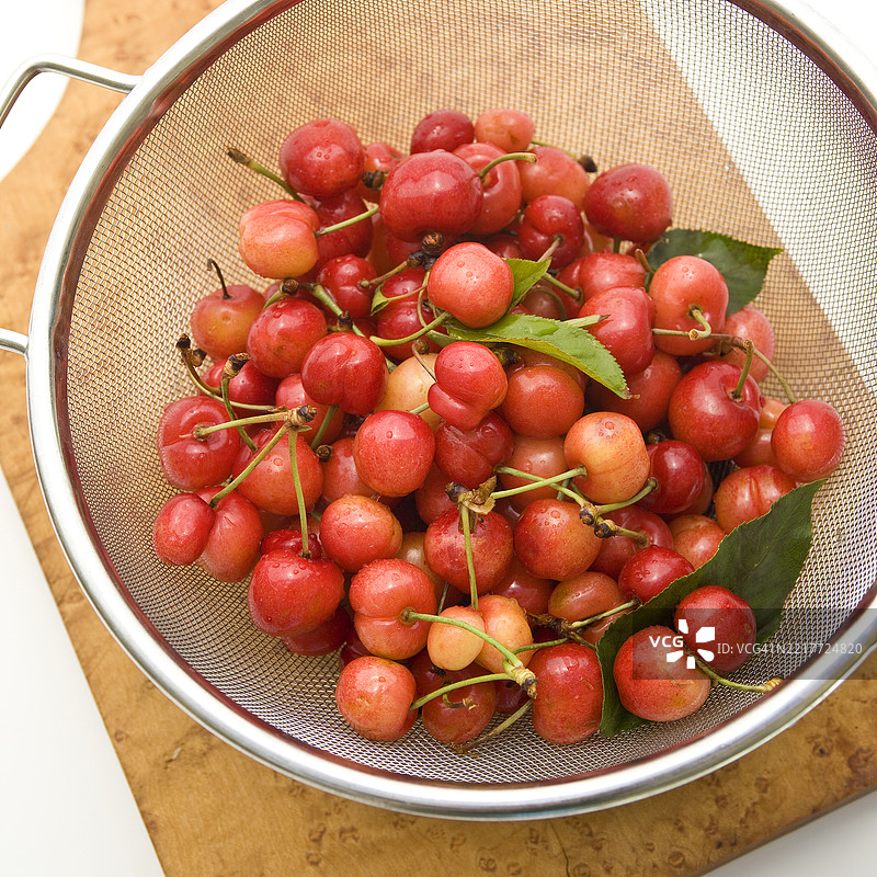 清洗过的有机自家种植樱桃图片素材