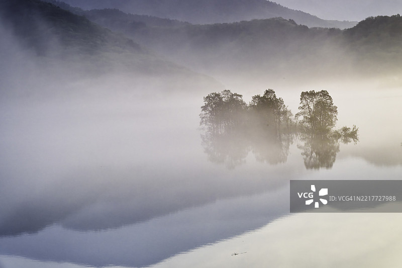 乌兰大湖秋元的晨景图片素材