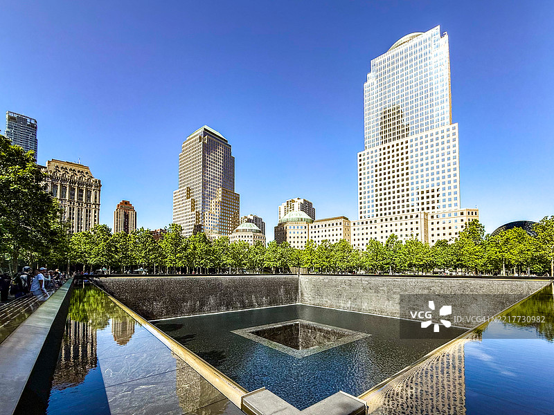 纽约市国家九一一纪念馆纪念广场上的北池图片素材