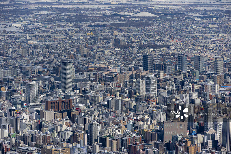 从北海道札幌的藻岩山俯瞰札幌市景图片素材
